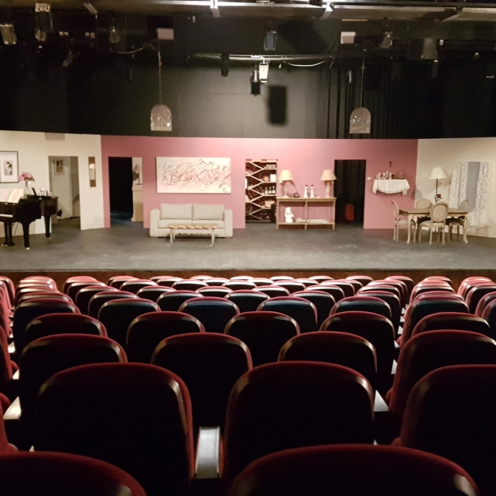 Ici, retrouvez toutes les infos pratiques concernant le Théâtre Monnot ainsi que ses événements : pièces de théâtre, mais aussi spectacles, concerts...