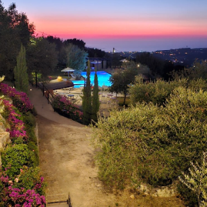 Découvrez le guesthouse Abdelli Terraces sur les hauteurs de Batroun. Un havre de paix au Liban, au coeur des forêts.